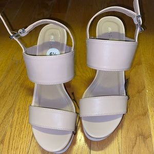 Nude wedges